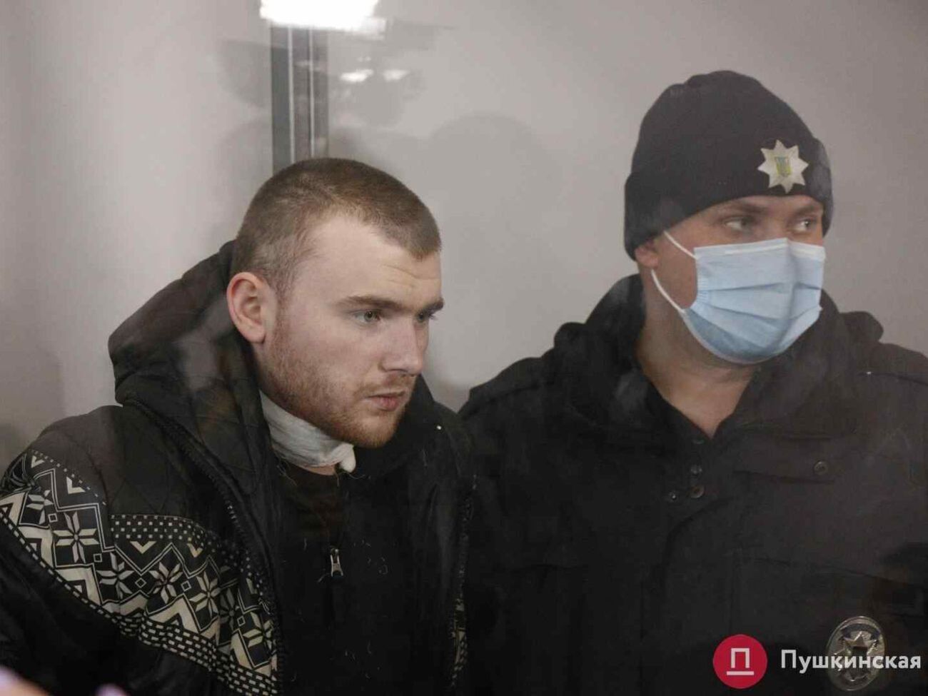 Во время суда Тарасов (слева) пытался перерезать себе горло