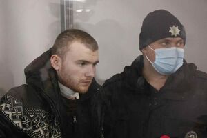 Во время суда Тарасов (слева) пытался перерезать себе горло