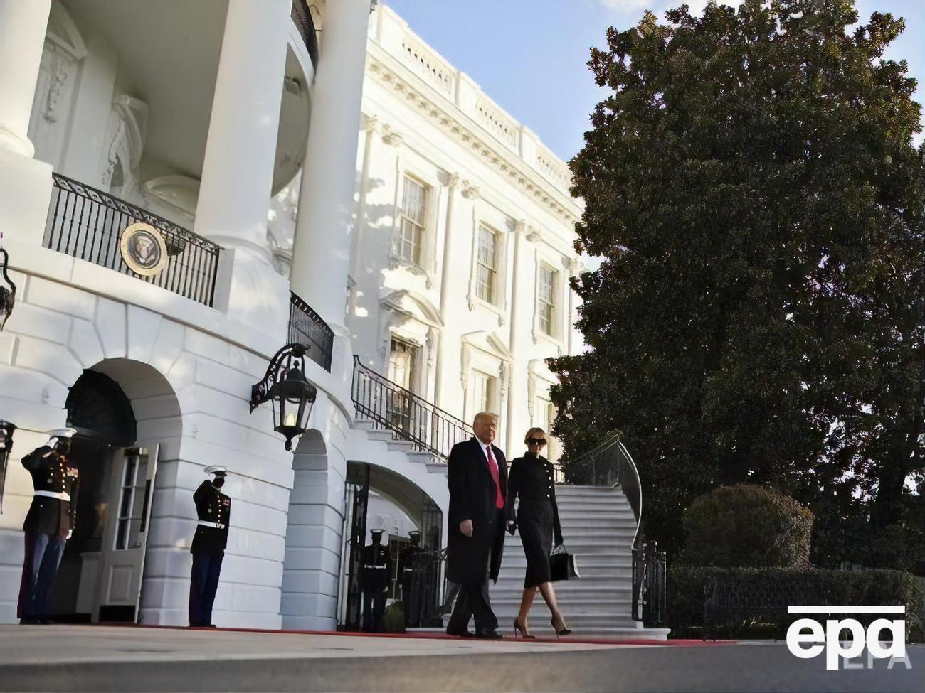 Дональд и Меланья Трамп покинули Белый дом, где прожили четыре года