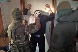 Готовое оружие мужчина продавал через личные связи, в том числе представителям криминальных кругов, отметили в СБУ