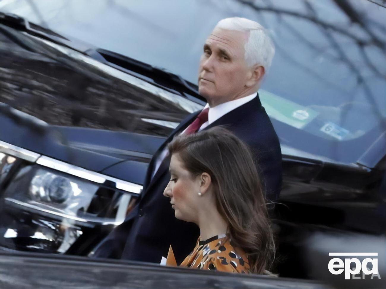 Пенс заявляв, що Байдена та Гарріс приведуть до присяги "відповідно до історії і традицій"