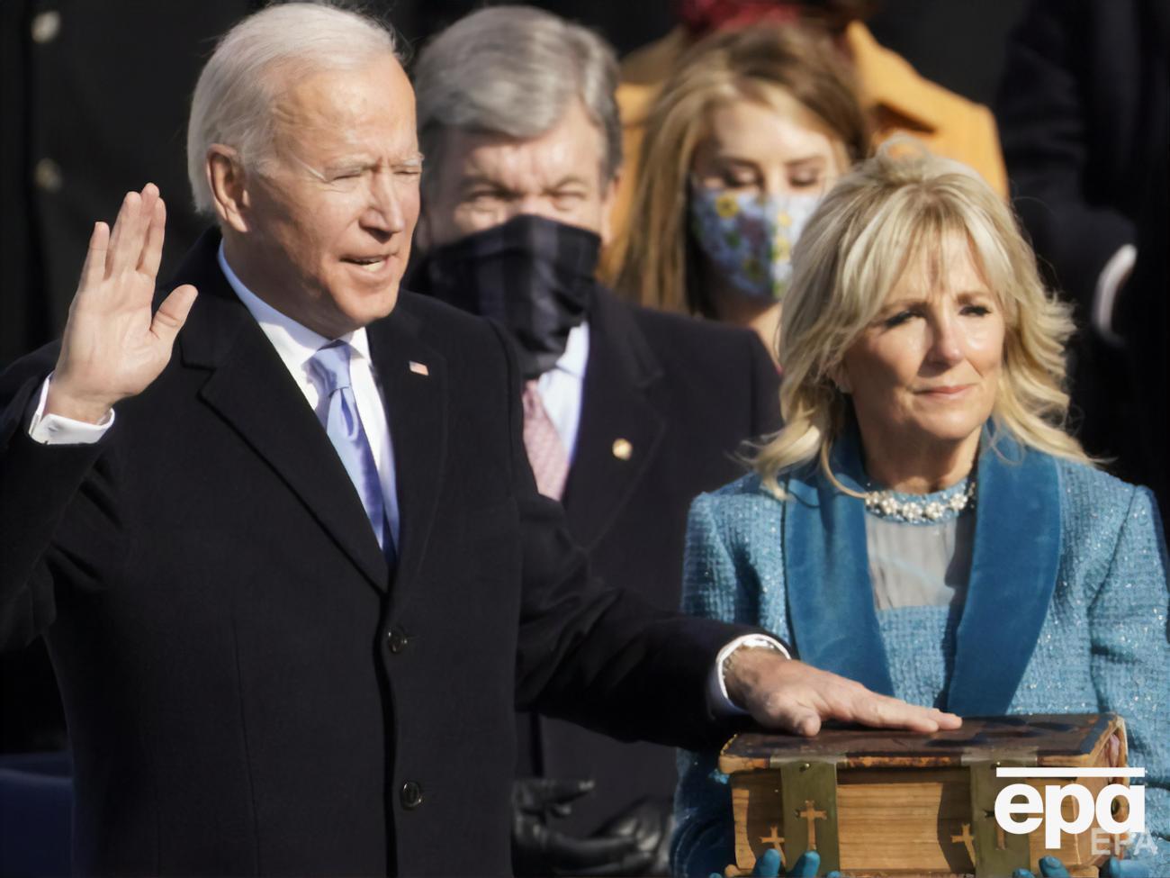 Байден: Увесь світ дивиться на нас