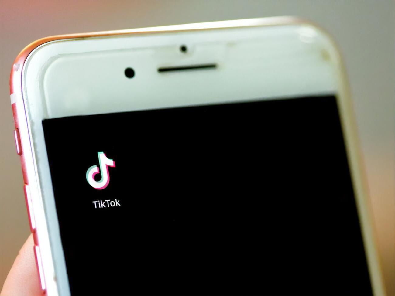 Роскомнадзор заявил, что в TikTok призывают несовершеннолетних к участию в незаконных протестах