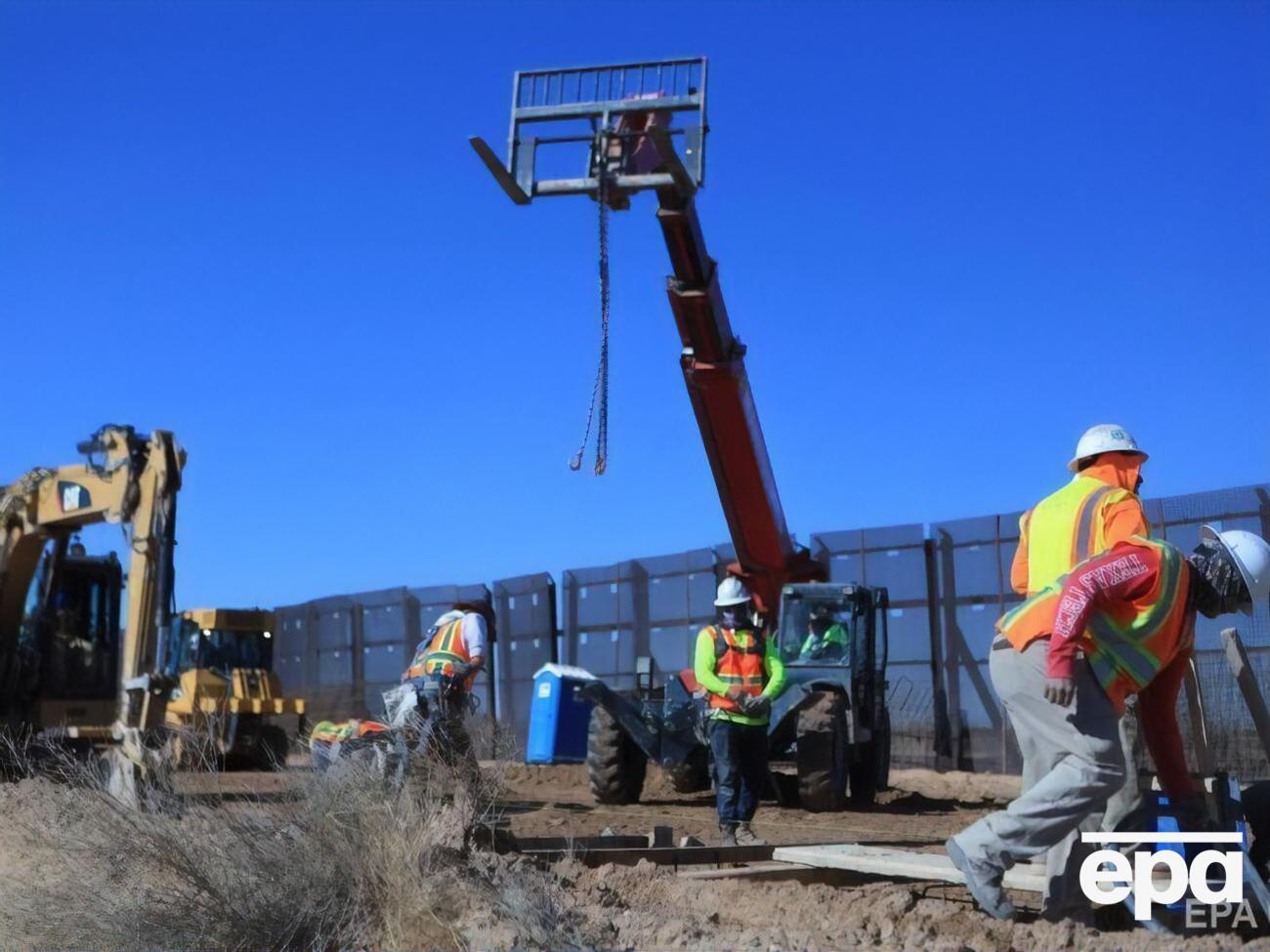 Строительство стены на границе с Мексикой остановят