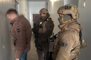 Задержанный дает следователям СБУ информацию о перемещении военной техники из России в ОРЛО
