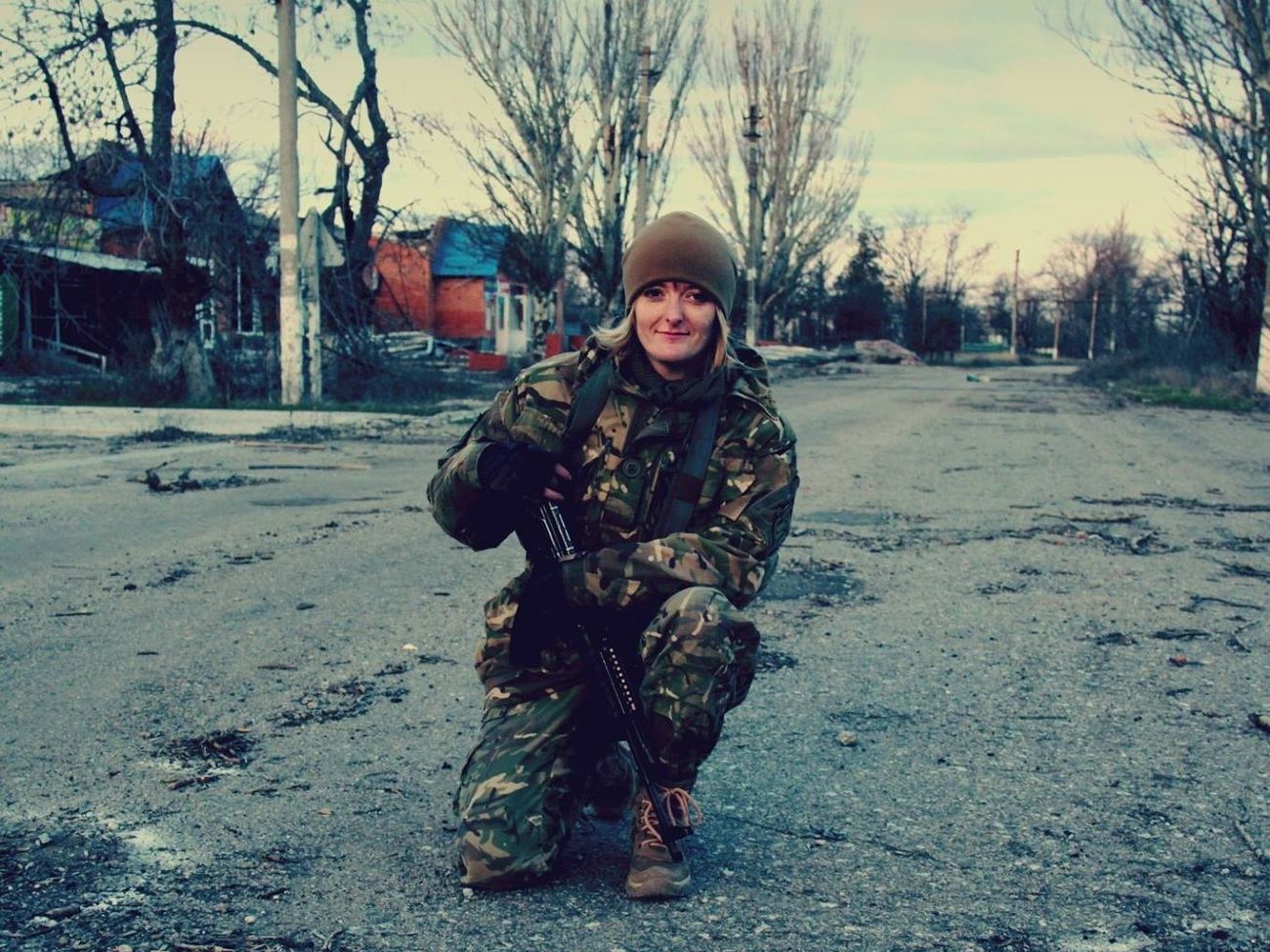 Котеленец воевала в составе&nbsp;ДУК "Правый сектор" и "Украинской добровольческой армии" на Донбассе в 2015&ndash;2016 годах