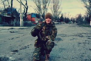 Котеленец воевала в составе ДУК "Правый сектор" и "Украинской добровольческой армии" на Донбассе в 2015–2016 годах