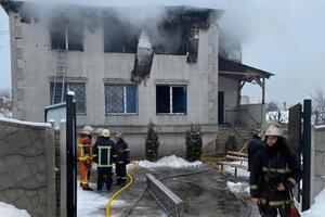 Урятували з будівлі, що палала, дев'ятьох людей