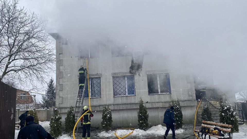 Правоохоронці та чиновники встановлюють власників будівлі, у якій був приватний пансіонат