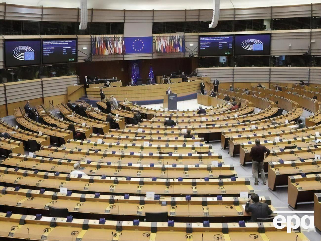 Резолюция была принята 581 голосом за при 50 против и 44 воздержавшихся