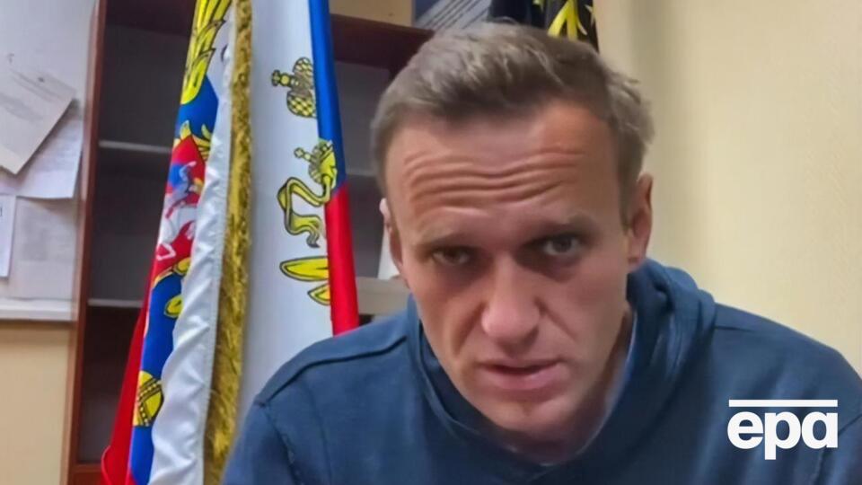 Навального задержали сразу после прилета в Россию