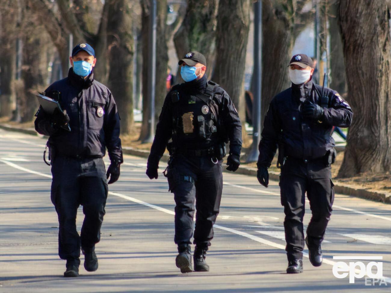 За отсутствие маски в общественных местах могут оштрафовать на сумму от 170 до 225 грн