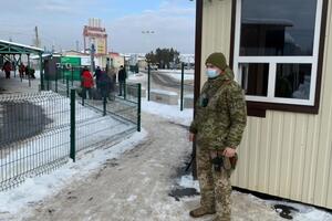 Наибольшее количество пересечений линии разграничения на Донбассе украинские пограничники фиксируют на КПВВ "Станица Луганская"