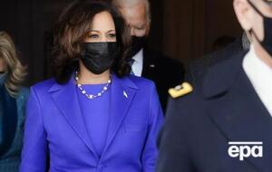 Харрис является первой женщиной, первой афроамериканкой и первым человеком южноазиатского происхождения на посту вице-президента США