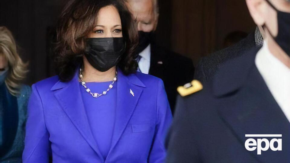 Харрис является первой женщиной, первой афроамериканкой и первым человеком южноазиатского происхождения на посту вице-президента США