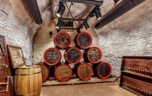 Бутылку нашли неподалеку от завода и музея истории коньяка