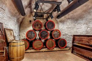 Бутылку нашли неподалеку от завода и музея истории коньяка