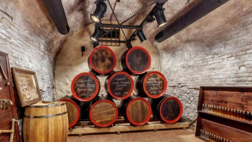 Бутылку нашли неподалеку от завода и музея истории коньяка