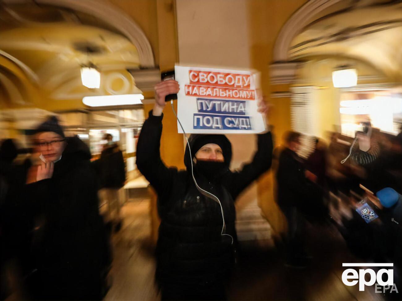 На акциях протеста в 13 городах РФ сегодня задержали как минимум 48 человек