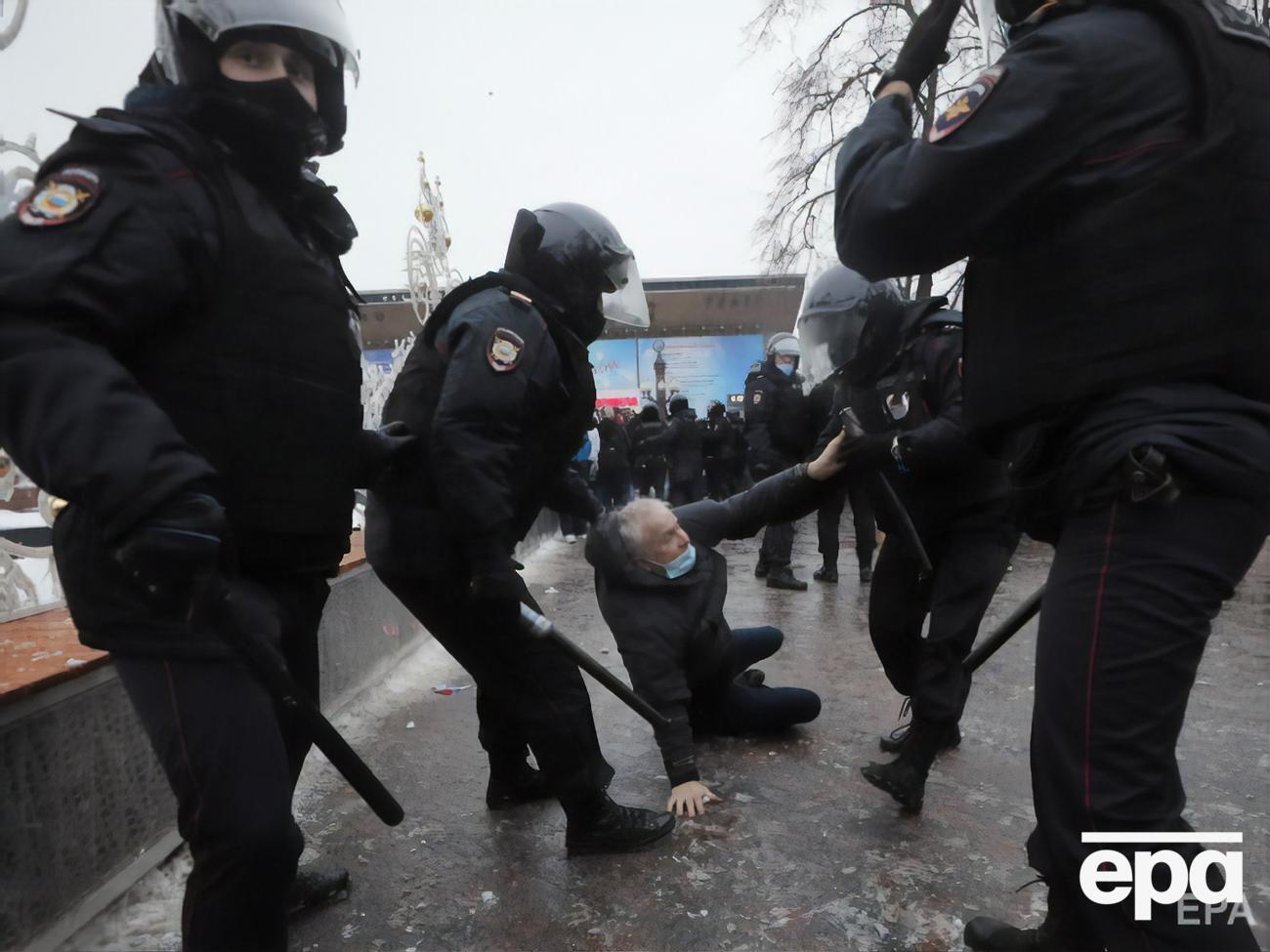 Акции в поддержку Навального проходят в разных городах РФ