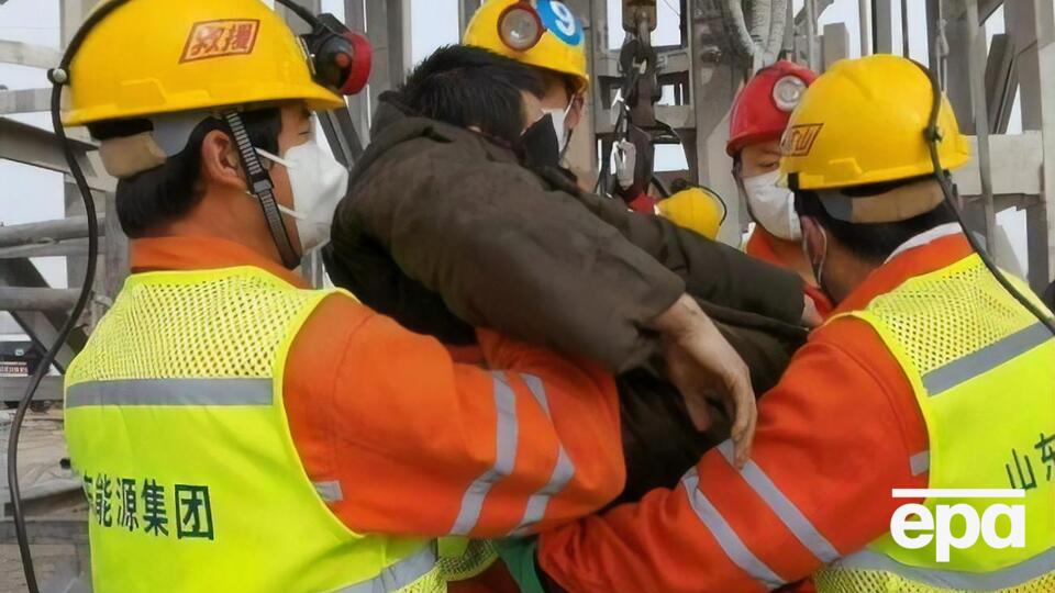 Через вибух у шахті під завалами опинилося 22 гірники