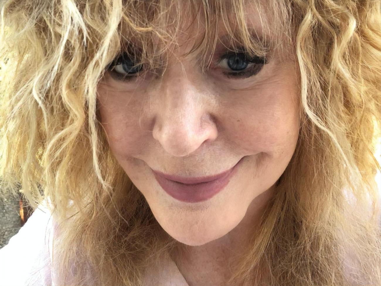 Невідомо, коли саме Пугачова підписалася на сторінку Навального