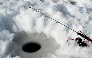 В Черкасской области 24 января во время рыбалки под лед провалились три человека