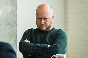 Внимательно наблюдаю за происходящим в России. Мне не все равно, когда и при каких обстоятельствах маньяк-убийца снова припрется в мою страну