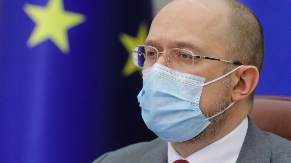 Шмыгаль: В ближайшее время Минздрав исследует ситуацию в регионах, и в зависимости от показателей мы примем решение о введении адаптивного карантина по отдельным областям