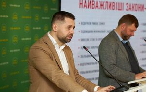 Арахамия: Многие люди хотели получить права, но не хотели обязанностей. Когда они поняли, что без обязанностей никак, то отказались брать и права