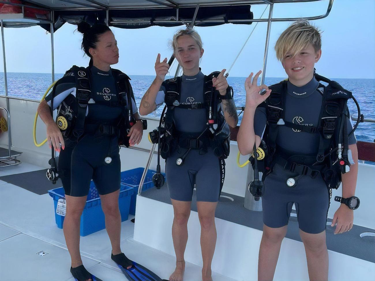 Горовая с сыном и дочерью стали сертифицированными дайверами