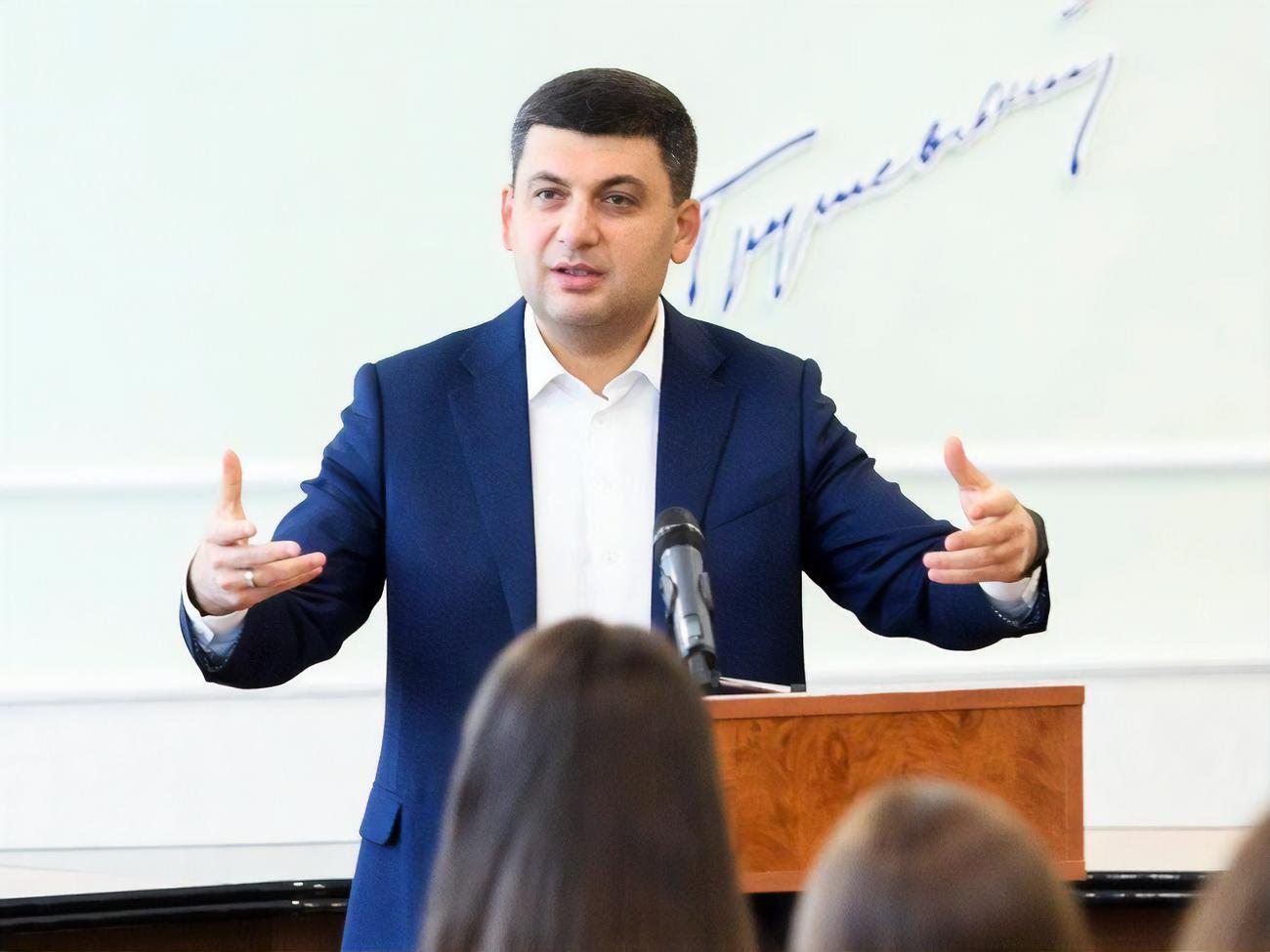 Гройсман: Безответственная политика действующего правительства приводит к страданиям людей