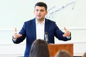 Гройсман: Безответственная политика действующего правительства приводит к страданиям людей