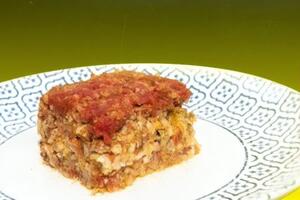 Блюдо нужно подавать, разрезав на порции, как пирог