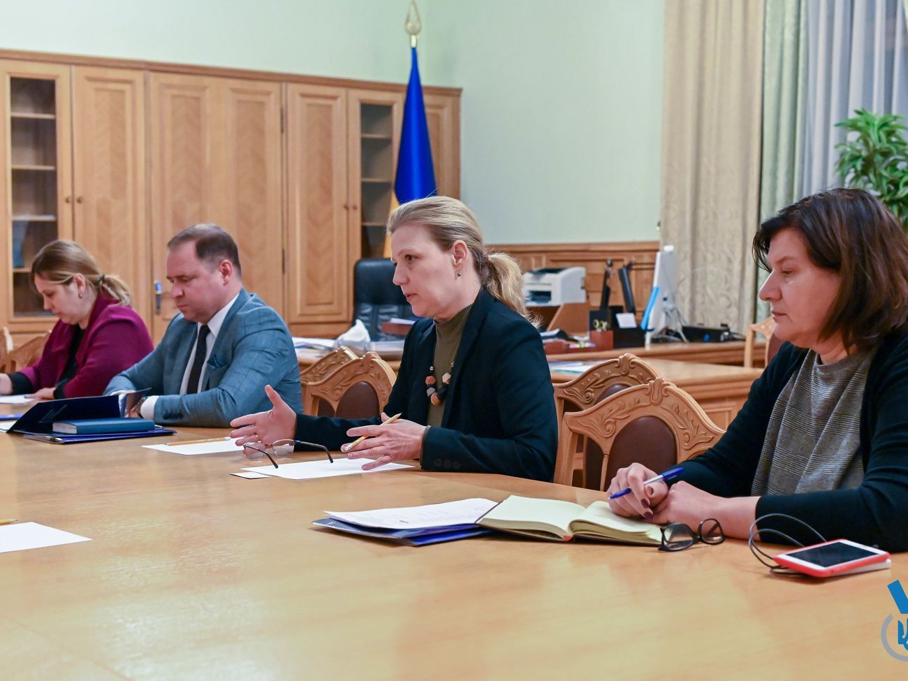 Лапутина (в центре) встретилась с правозащитниками