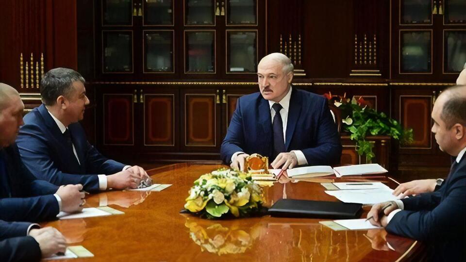 Лукашенко: Мы должны научиться в это тяжелое время противостоять и внутренним нашим противникам, и особенно внешним
