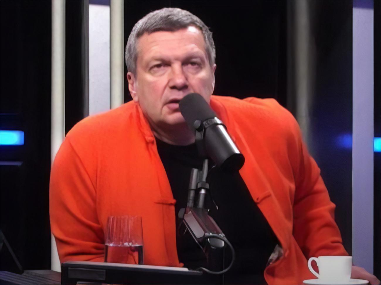 Соловьев: Ее на самом деле не бьют, а отталкивают ногой, упираясь в живот