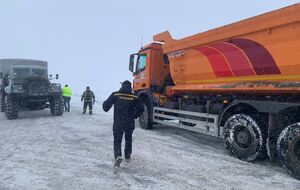 Щоб розблокувати рух, знадобилися три одиниці важкої інженерної техніки та робота 16 рятувальників