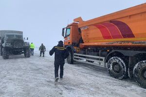 Щоб розблокувати рух, знадобилися три одиниці важкої інженерної техніки та робота 16 рятувальників