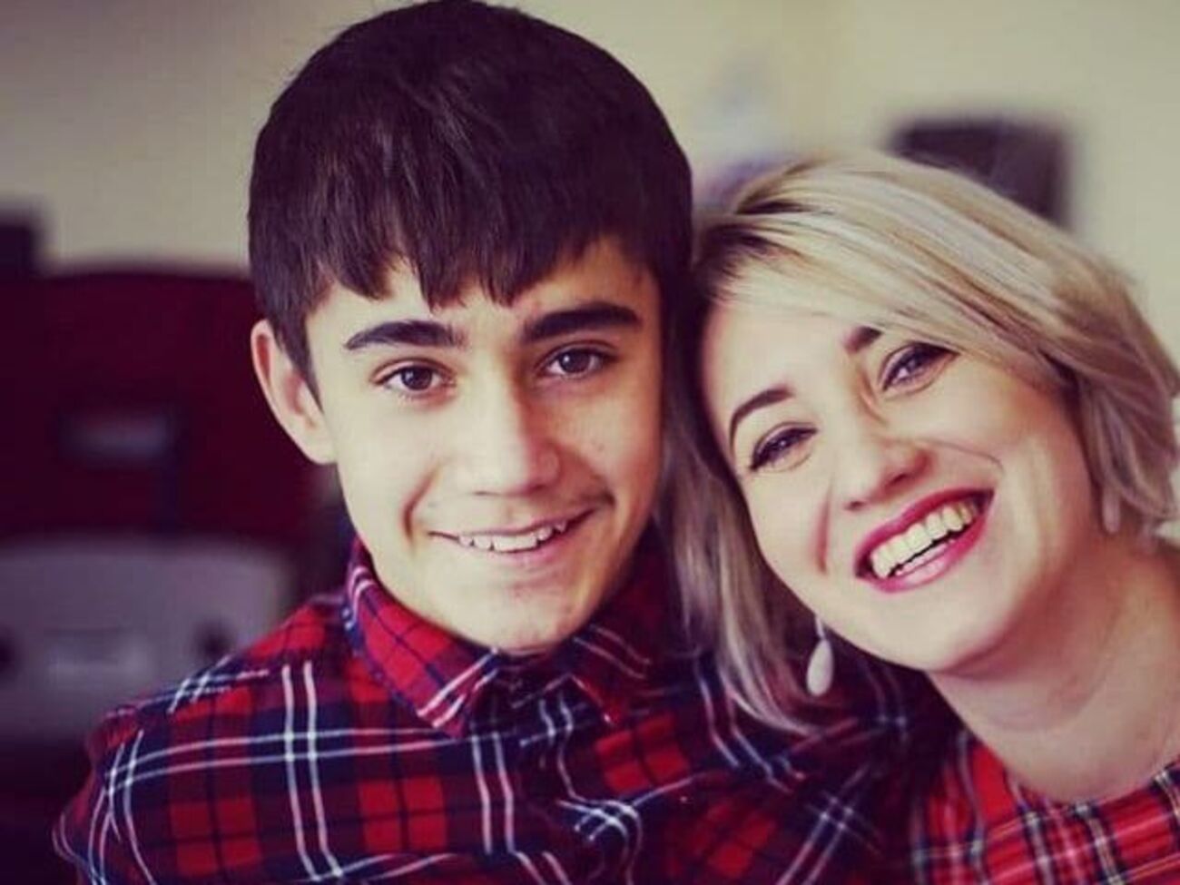 Юрий с матерью уехали в Париж 12 лет назад