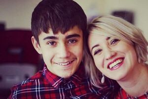 Юрий с матерью уехали в Париж 12 лет назад