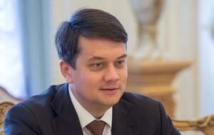 Разумков напомнил, что первый вопрос, который власти планируют вынести на всенародный референдум, – о продаже земли иностранцам
