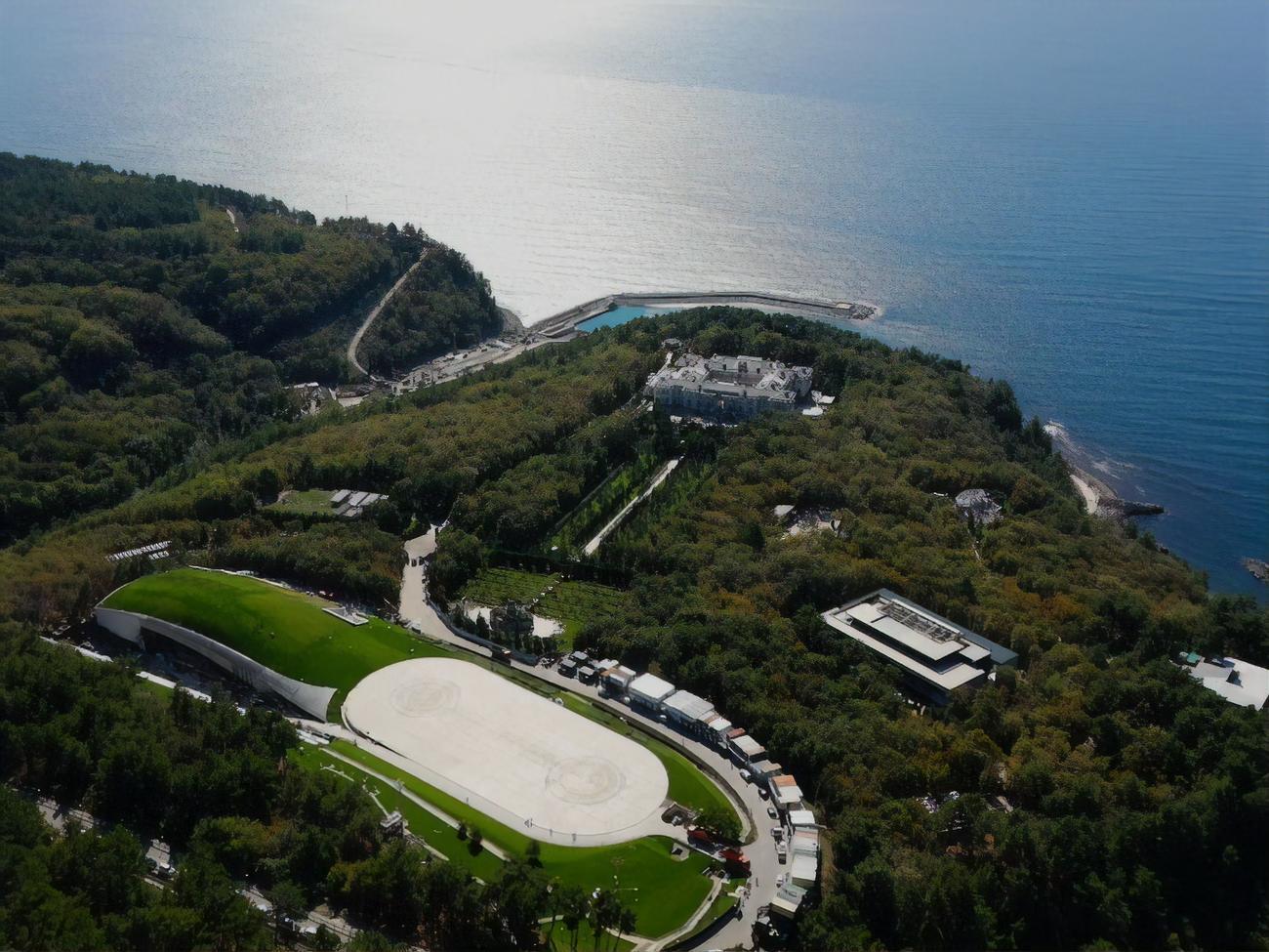 В ФСБ отрицают наличие&nbsp;запрета на прохождение лодок в районе мыса, на котором построен дворец