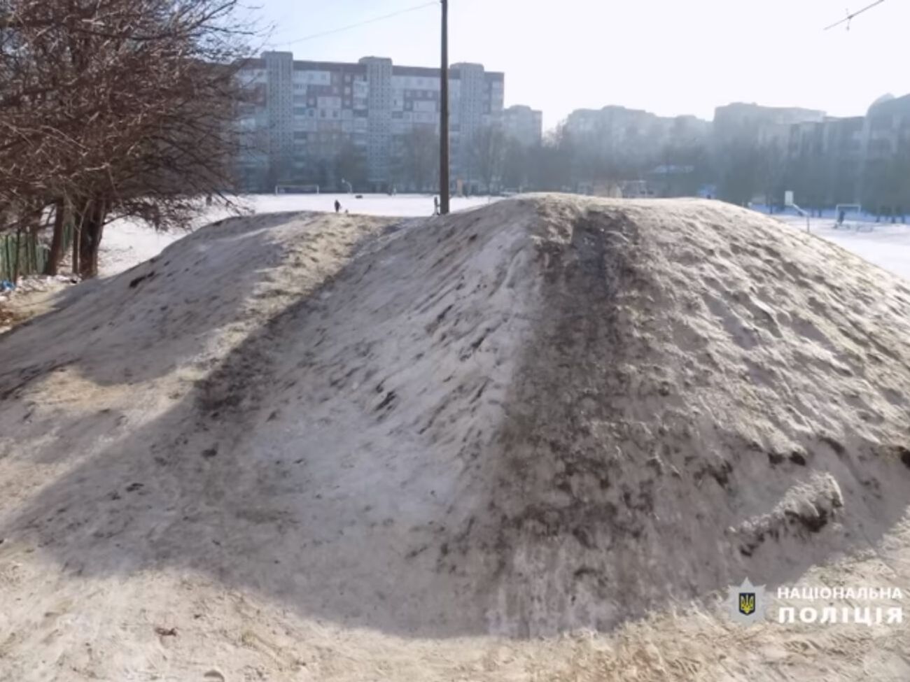 Дитина дістала поранення під час катання з гірки біля школи