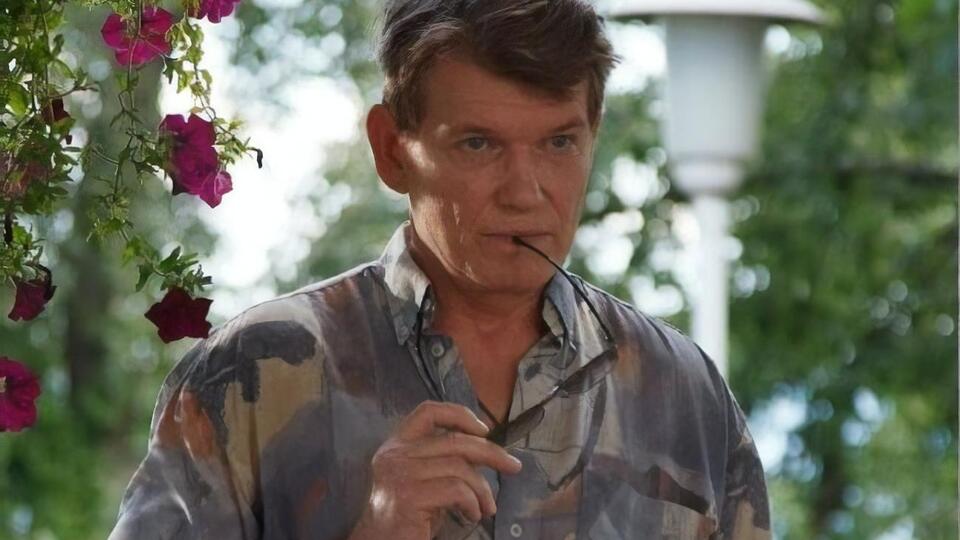 Лахін народився в Запоріжжі 1952 року