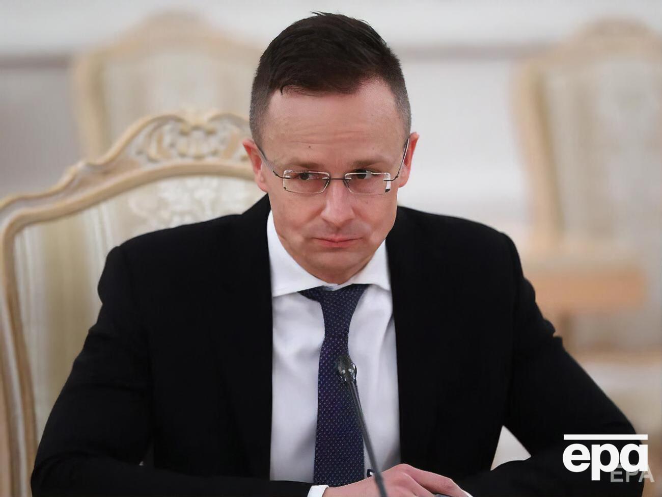 По словам Сийярто, из-за эпидемии COVID-19&nbsp;в Венгрии ежедневно умирают 100&ndash;150 человек