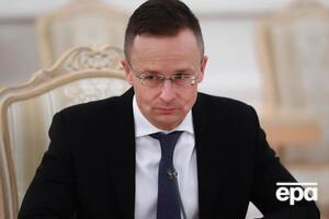 За словами Сіярто, через епідемію COVID-19 в Угорщині щодня вмирає 100–150 людей
