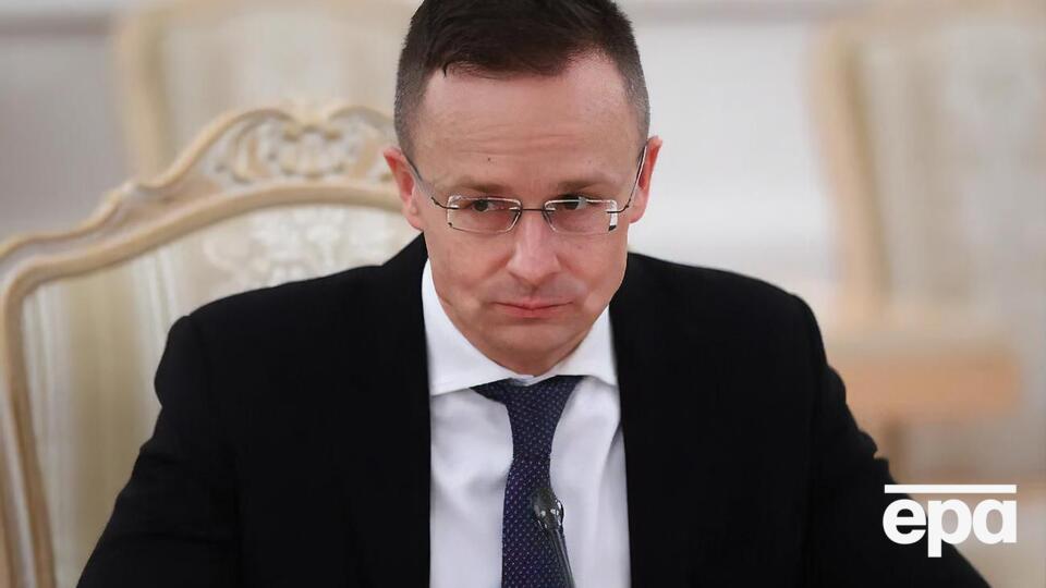 За словами Сіярто, через епідемію COVID-19 в Угорщині щодня вмирає 100–150 людей
