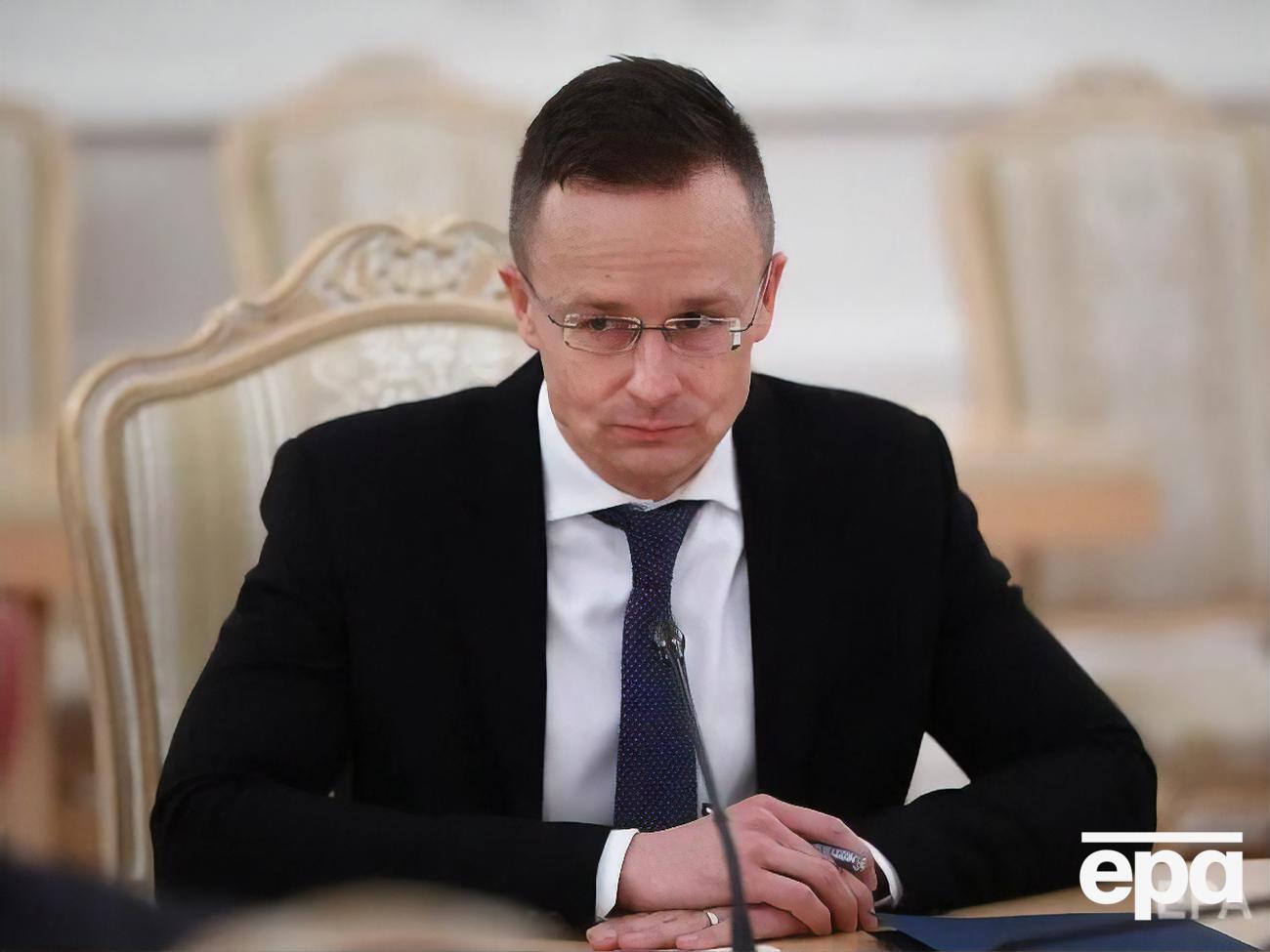 Сіярто сказав, що програми допомоги українським дітям і військовим в Угорщині продовжаться, якщо дасть змогу ситуація з епідемією