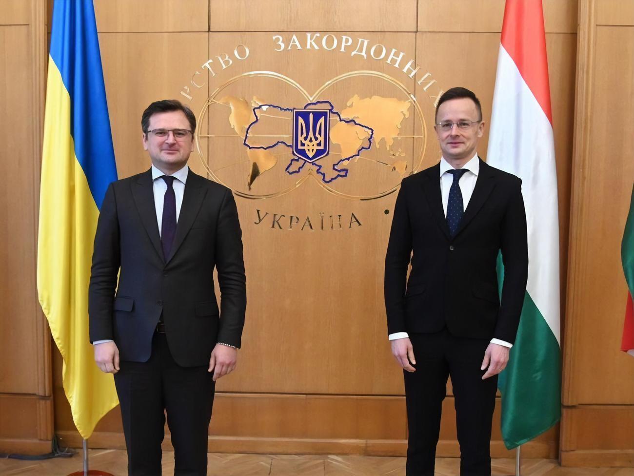 Кулеба: Ми погодилися, що до українсько-угорських відносин потрібно підходити з гарячим серцем, але холодною головою